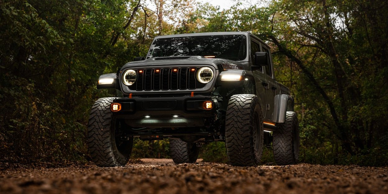 jeep-pre-runner-grille-lights-banner