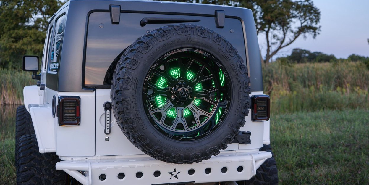 jeep-spare-tire-brake-light-banner